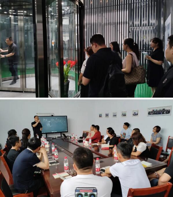  公司董事長(zhǎng)周國青與合作伙伴們針對(duì)于新產(chǎn)品的銷售模式進(jìn)行了深度交流溝通