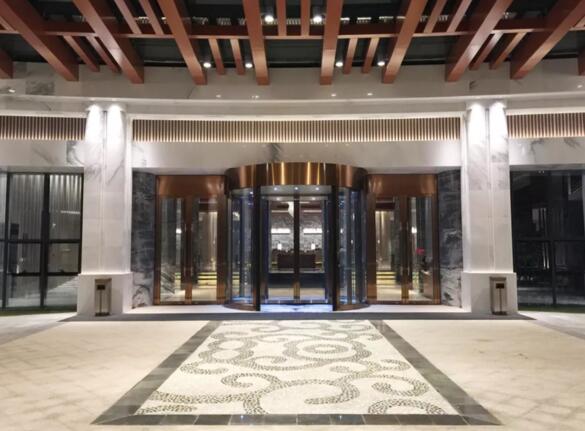 高端、大氣、上檔次的旋轉(zhuǎn)門(mén)集各種優(yōu)點(diǎn)于一身