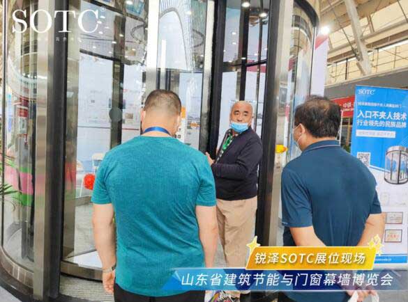 展箱回縮不夾人自動旋轉(zhuǎn)門