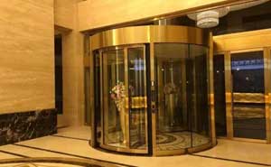 會澤德城華美達(dá)大酒店旋轉(zhuǎn)門案例