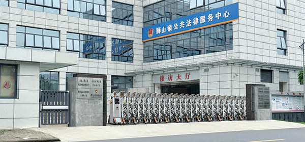 伸縮門工程案例 - 中出網(wǎng)-智能出入口與停車充電門戶