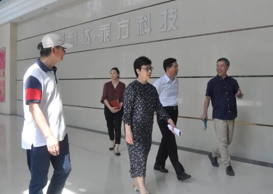 嘉定區(qū)政協(xié)主席劉海濤、華亭鎮(zhèn)黨委書記何蓉一行蒞臨穩(wěn)利達·乘方科技園走訪調研