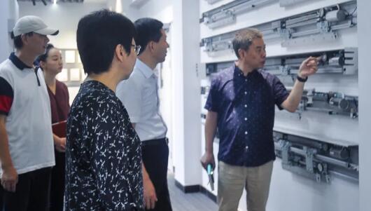 行至自動門機組部件