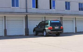 園區(qū)車(chē)庫(kù)門(mén)