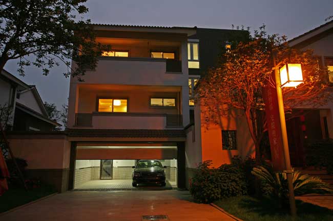 上海凱誠世華家苑車庫門案例 - 中出網(wǎng)-智能出入口與停車充電門戶