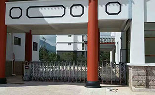 麗江玉龍縣人民檢察院伸縮門(mén)工程案例 - 中出網(wǎng)-智能出入口與停車(chē)充電門(mén)戶