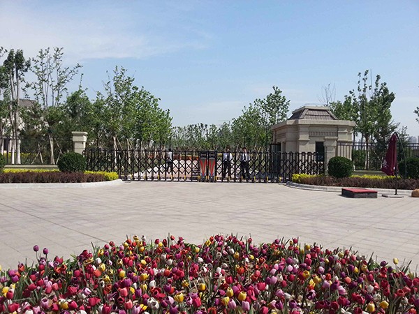 天津海上國際城伸縮門工程案例 - 中出網(wǎng)-智能出入口與停車充電門戶