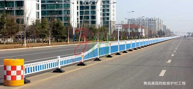 熱鍍鋅靜電噴涂防眩板護欄