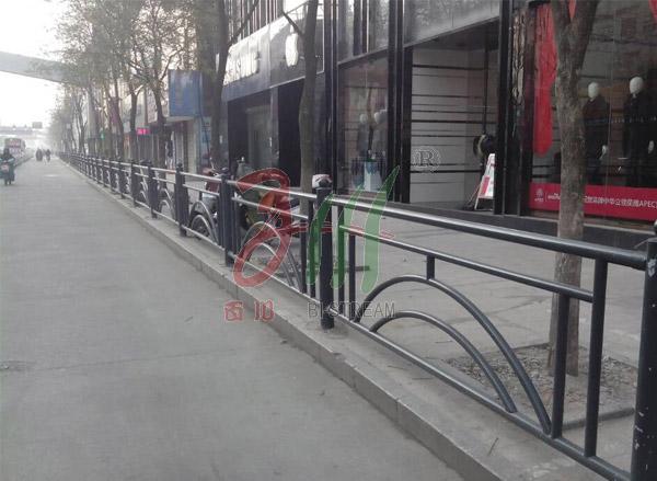 連云港東?？h道路邊緣護欄工程 - 中出網(wǎng)-智能出入口與停車充電門戶