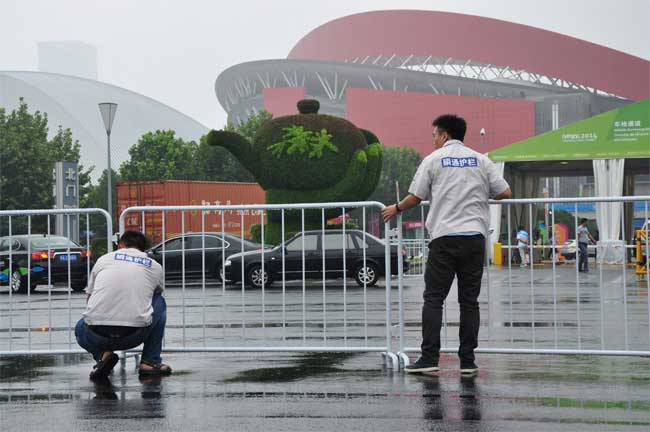 2014南京青奧會(huì)護(hù)欄案例 - 中出網(wǎng)-智能出入口與停車(chē)充電門(mén)戶