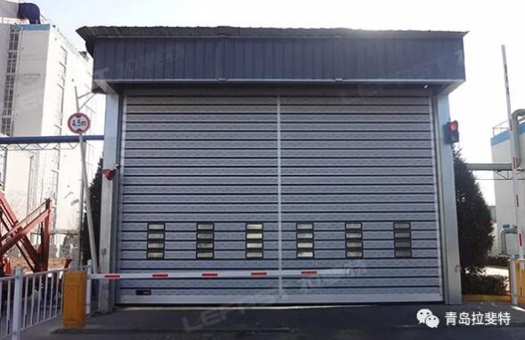 拉斐特硬質(zhì)快速門+道閘