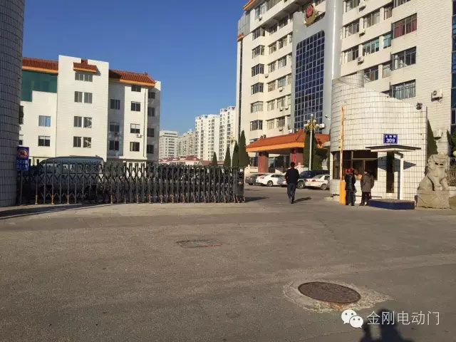 煙臺回里鎮(zhèn)人民政府伸縮門工程案例 - 中出網(wǎng)-智能出入口與停車充電門戶