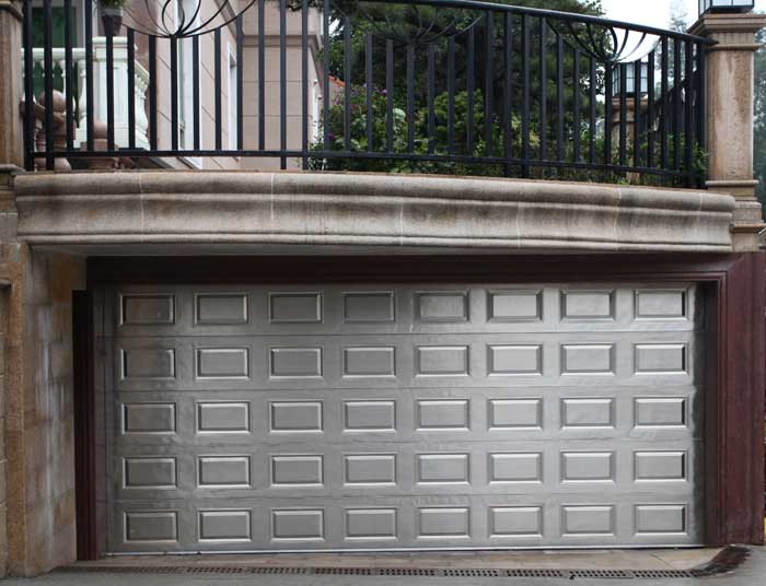 不銹鋼車(chē)庫(kù)門(mén)