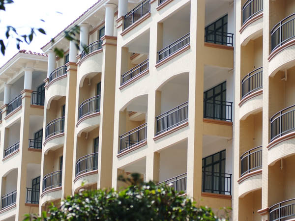 隆盛家園護(hù)欄案例 - 中出網(wǎng)-智能出入口與停車充電門戶