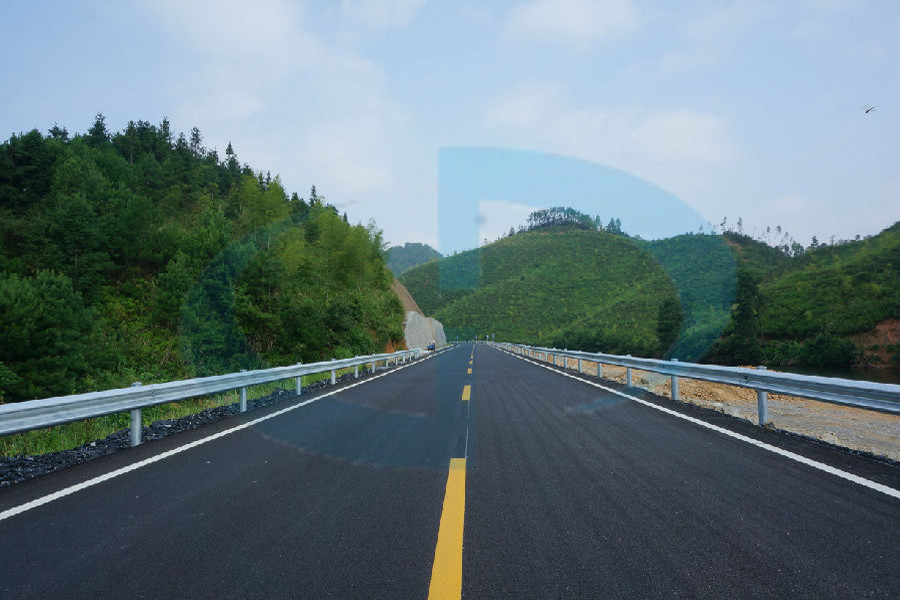 浙江淳楊公路護(hù)欄案例 - 中出網(wǎng)-智能出入口與停車充電門(mén)戶