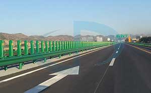 哈爾濱伊綏高速JA4護(hù)欄案例 - 中出網(wǎng)-智能出入口與停車(chē)充電門(mén)戶