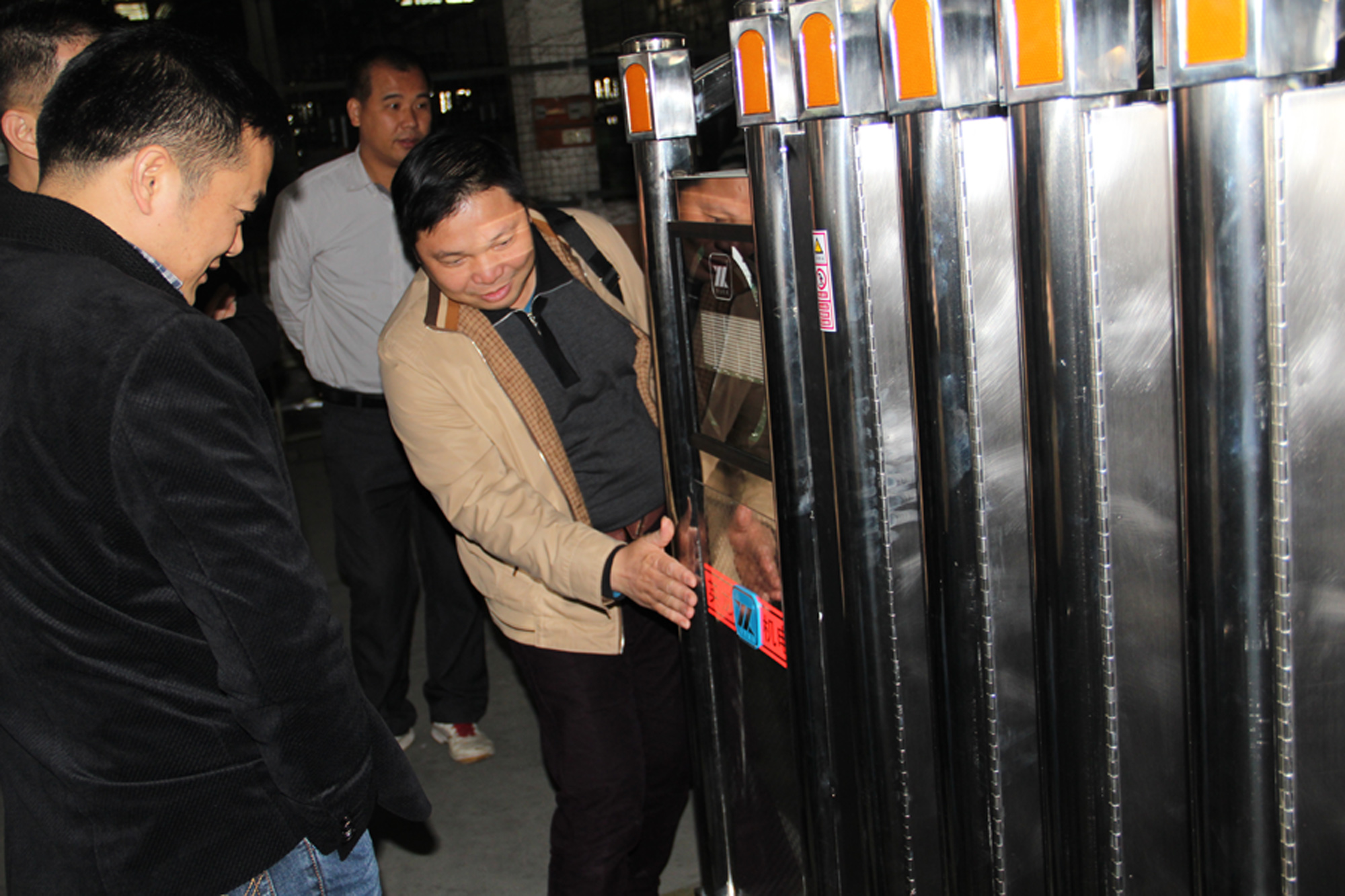 熱烈歡迎英德同鄉(xiāng)親臨英龍公司參觀(guān)交流