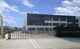 煙臺(tái)華翔汽車零部件有限公司伸縮門工程案例 - 中出網(wǎng)-智能出入口與停車充電門戶