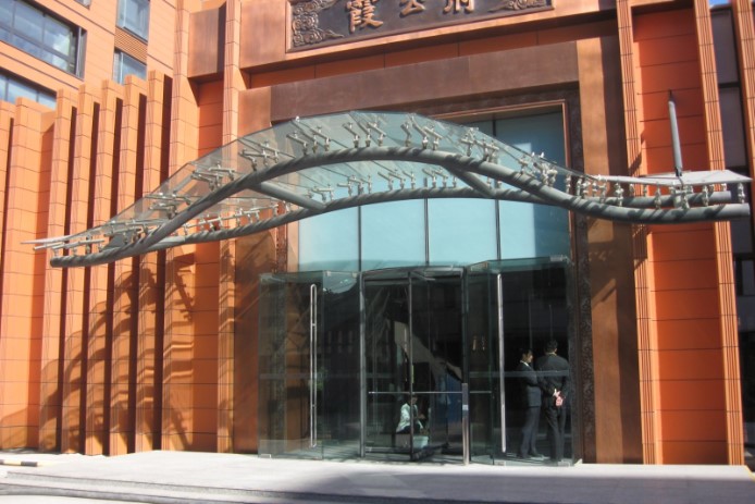 北京飯店旋轉(zhuǎn)門案例 - 中出網(wǎng)-智能出入口與停車充電門戶