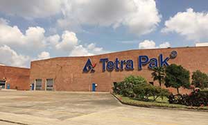 利樂(lè)包裝卷簾門案例 - 中出網(wǎng)-智能出入口與停車充電門戶