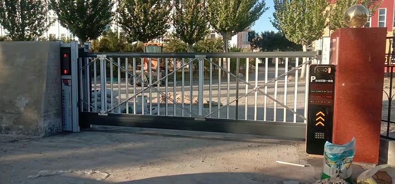 扎魯特旗蒙古族第二中學 - 中出網-智能出入口與停車充電門戶