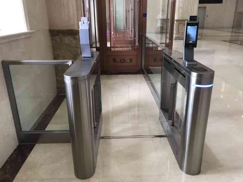 某機(jī)關(guān)人臉識別通道 - 中出網(wǎng)-智能出入口與停車充電門戶