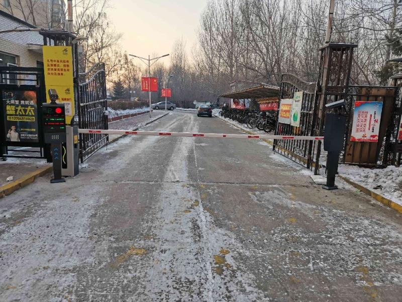 生物職業(yè)學(xué)院家屬院車(chē)牌識(shí)別系統(tǒng) - 中出網(wǎng)-智能出入口與停車(chē)充電門(mén)戶(hù)