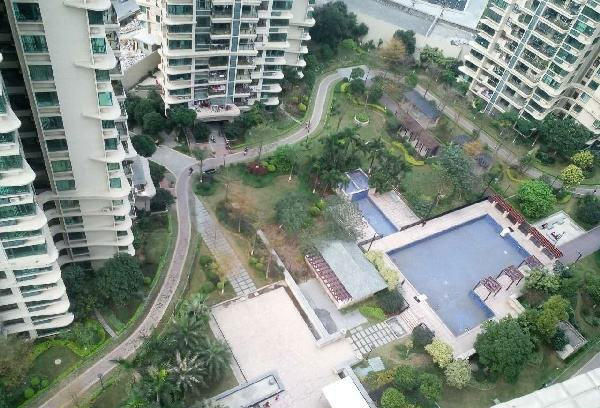 佛山順德雅居樂花園護(hù)欄案例 - 中出網(wǎng)-智能出入口與停車充電門戶