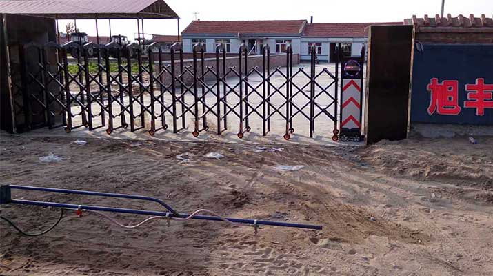 吉林梨樹伸縮門案例 - 中出網(wǎng)-智能出入口與停車充電門戶