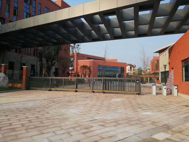 重慶市竹林中學校 - 中出網-智能出入口與停車充電門戶