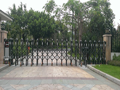 海悅山莊電動(dòng)門(mén)案例 - 中出網(wǎng)-智能出入口與停車(chē)充電門(mén)戶