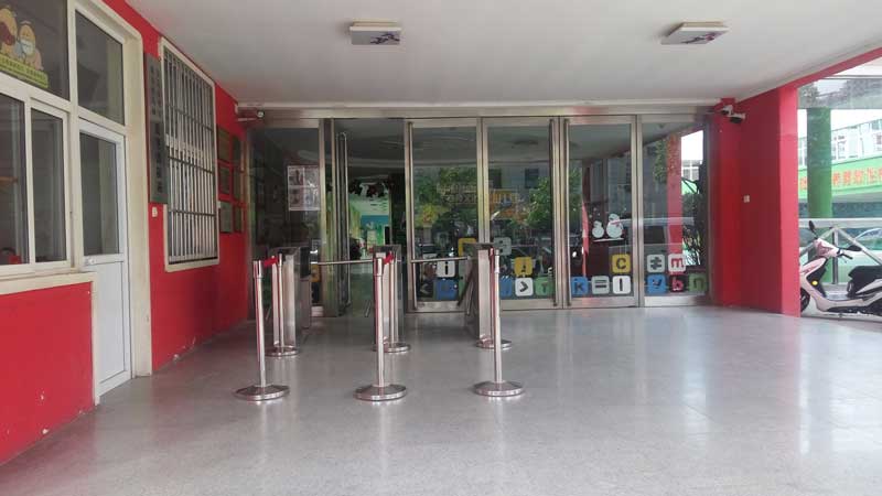 航星幼兒園通道閘安裝 - 中出網(wǎng)-智能出入口與停車充電門戶