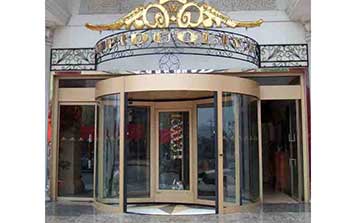 三翼自動(dòng)旋轉(zhuǎn)門（帶展箱氟碳噴涂）