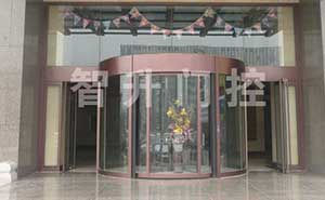 齊都國際售樓中心旋轉門案例 - 中出網-智能出入口與停車充電門戶