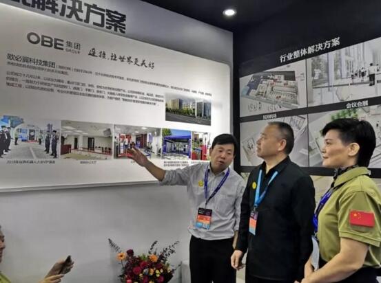 客戶深入了解太赫茲人體安檢設(shè)備、 預安檢閘機及“人物同檢”解決方案