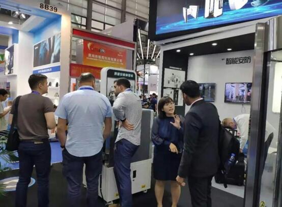 客戶對于互鎖門先進的安全防范作用表現(xiàn)出濃厚興趣