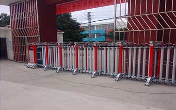 雷斯特伸縮門(mén)