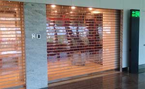 南寧機場水晶卷簾門案例 - 中出網-智能出入口與停車充電門戶