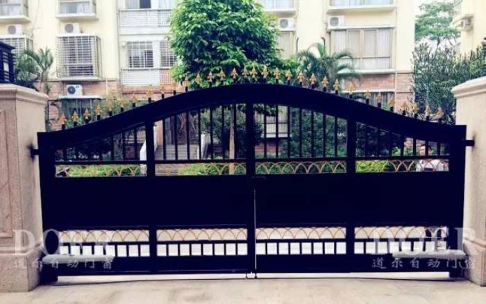 耐氏開門機(jī)絕配英倫風(fēng)大門-江門華茵堡案例 - 中出網(wǎng)-智能出入口與停車充電門戶