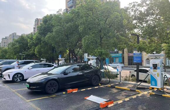 中國(guó)石化杭州華豐路充電站（加油站內(nèi)） - 中出網(wǎng)-智能出入口與停車(chē)充電門(mén)戶