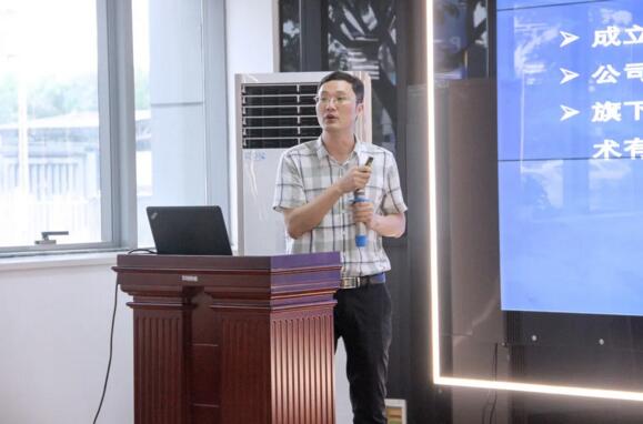 南昌市安防協(xié)會(huì)劉一林書記對(duì)百勝智能的企業(yè)實(shí)力和行業(yè)成果給予高度肯定