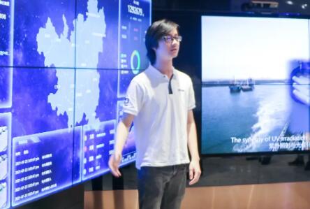 百勝智能董事兼副總經(jīng)理劉子堯負(fù)責(zé)此次現(xiàn)場接待