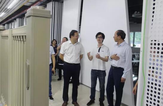 劉副總向領導一行介紹產品的特性、優(yōu)勢及應用場景