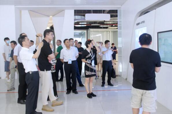 全國(guó)13省、市安全防范協(xié)會(huì)領(lǐng)導(dǎo)蒞臨百勝智能調(diào)研