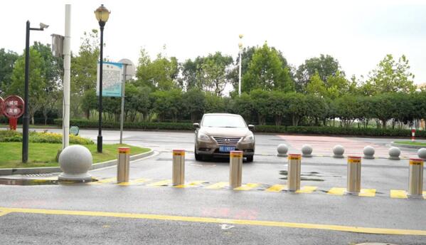 實現(xiàn)“人車分流”，維護道路交通安全