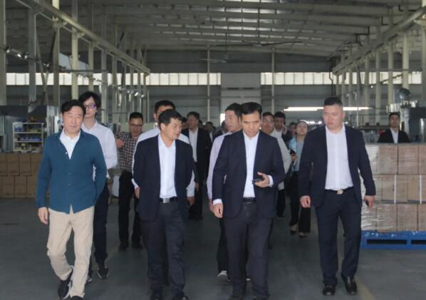 江西省委、省青年企業(yè)家協(xié)會(huì)嘉賓一行實(shí)地考察百勝小藍(lán)制造基地生產(chǎn)車間