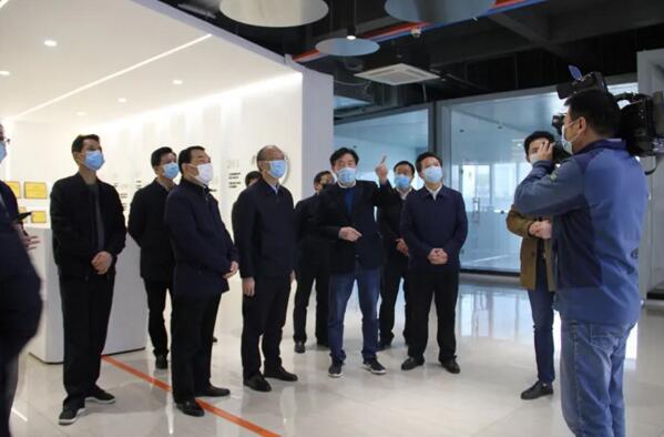 江西省省委常委、副省長吳曉軍一行蒞臨百勝智能調(diào)研指導(dǎo)