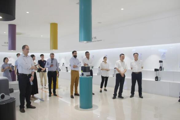 智能開門機展示區(qū)