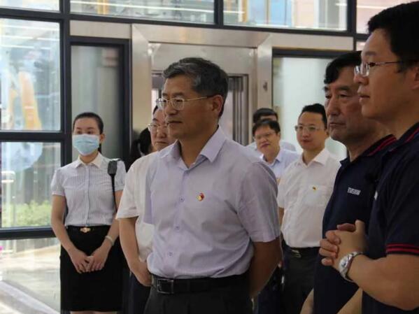 省紀委書記馬森述了解百勝無人值守型停車場解決方案及市場應(yīng)用情況