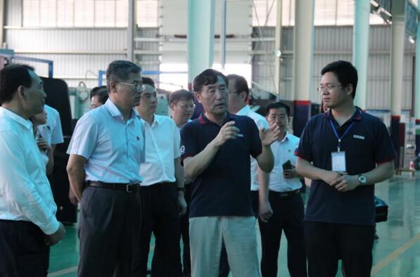 省紀委書記馬森述了解百勝鈑金柔性生產(chǎn)線運營效率
